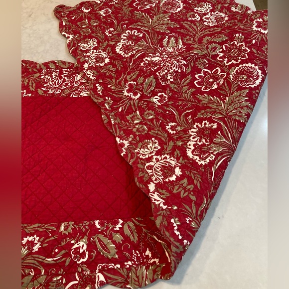 Williams Sonoma Reservable Table Runner - Perfect for the Holidays - Picture 4 of 7